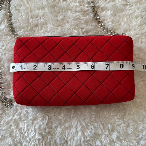 Leghila Italy Neoprene Red Diamond Pattern Crossbody Bag Silver chain strap - Picture 6 of 14